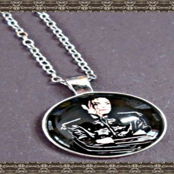 Silver Tone Michael Jackson Theme Necklace Unisex - Picture 1 of 1